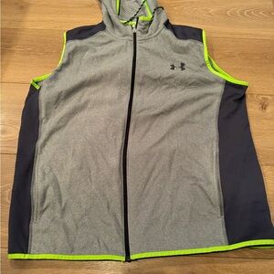 Under armour cold gear loose fit hooded vest, men’s size XL